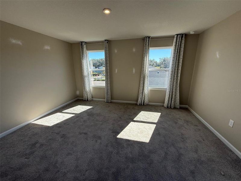 Spacious, unfurnished interior of a new home in , Lady Lake (Image 11).