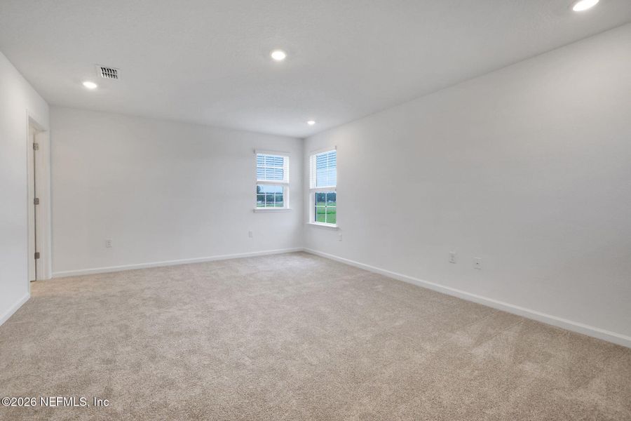 Spacious, unfurnished interior of a new home in Amberly, Green Cove Springs (Image 17).