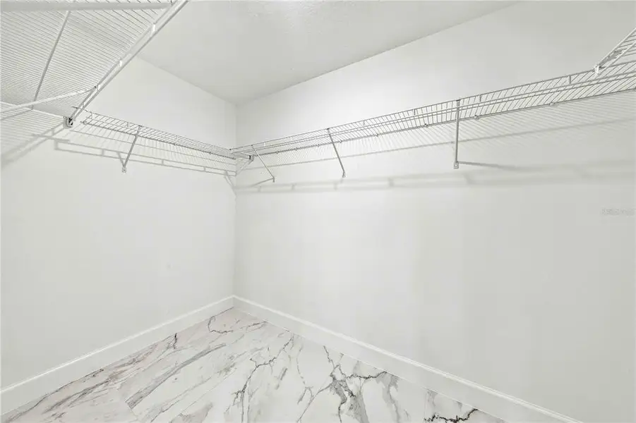 Spacious, unfurnished interior of a new home in , Ocala (Image 11).