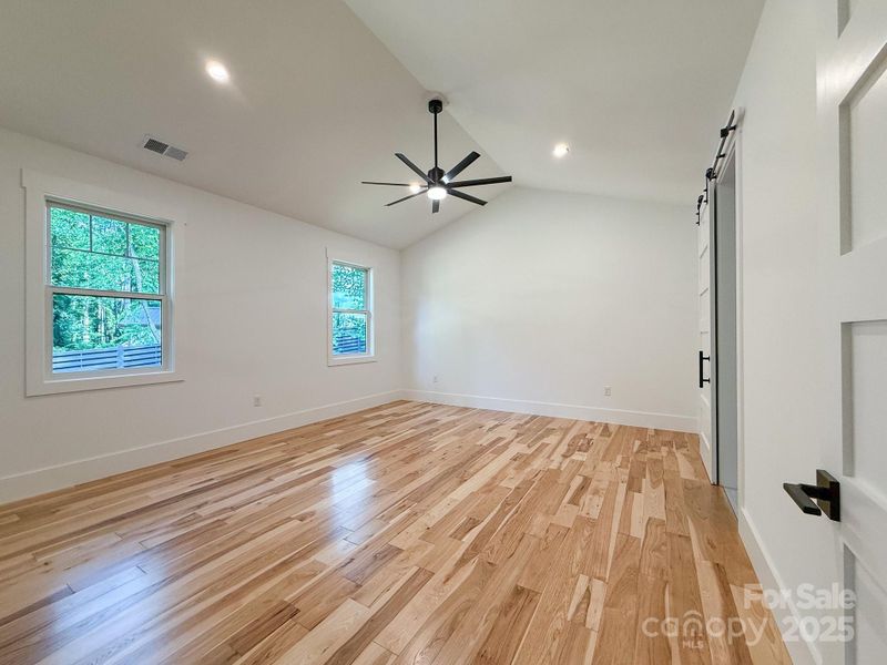Spacious, unfurnished interior of a new home in , Mills River (Image 32).