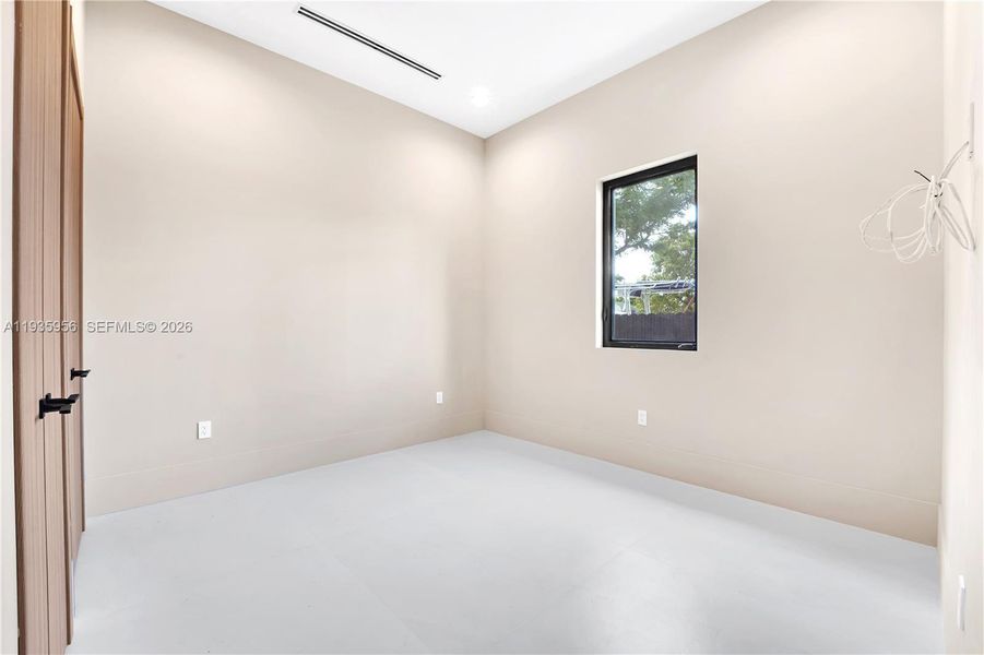 Spacious, unfurnished interior of a new home in , Miami (Image 28).