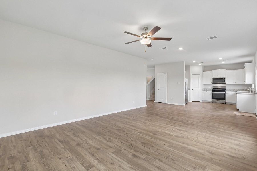 Spacious, unfurnished interior of a new home in , Rosenberg (Image 19).