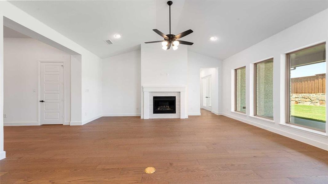Spacious, unfurnished interior of a new home in Terraces 72', Rockwall (Image 12). Spacious, unfurnished interior of a new home in Terraces 72', Rockwall (Image 12).