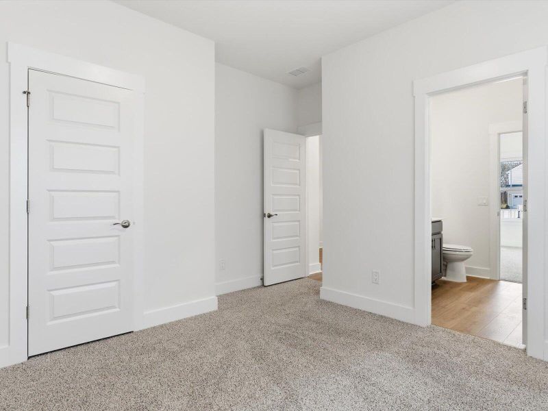 Spacious, unfurnished interior of a new home in , Summerville (Image 27).