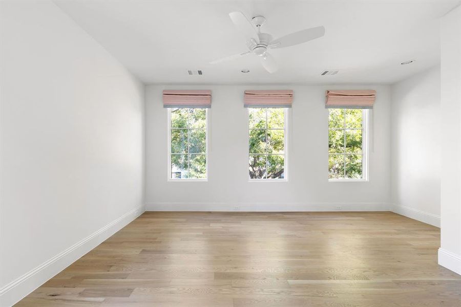 Spacious, unfurnished interior of a new home in , Dallas (Image 20).