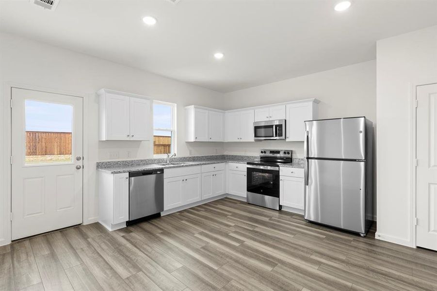 11. 14143 Donohue - Kitchen (2) 11. 14143 Donohue - Kitchen (2)