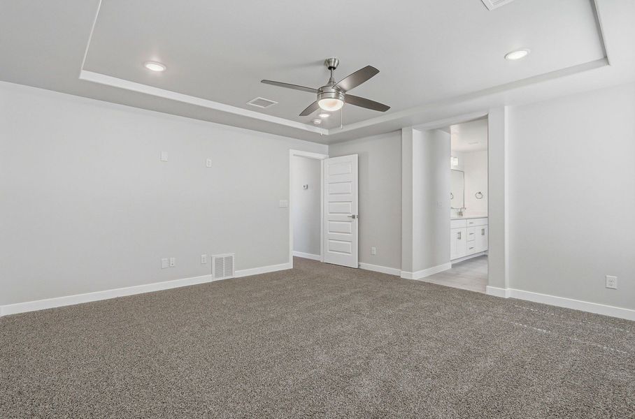 Spacious, unfurnished interior of a new home in Emerald Estates, El Paso (Image 23).