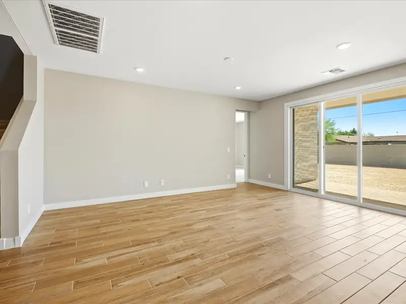 Spacious, unfurnished interior of a new home in Legacy Place, Glendale (Image 10).