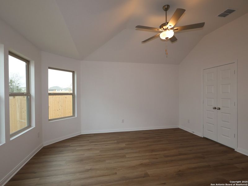 Spacious, unfurnished interior of a new home in Paloma Park, Converse (Image 14).