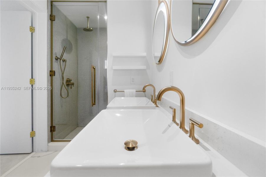 Image 50 of a home in .