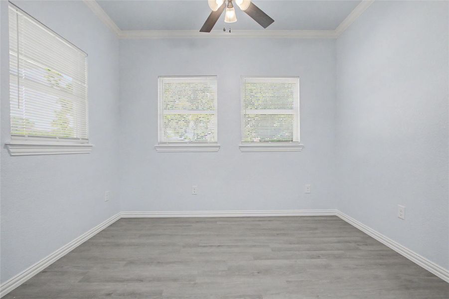 Spacious, unfurnished interior of a new home in , Navasota (Image 24).