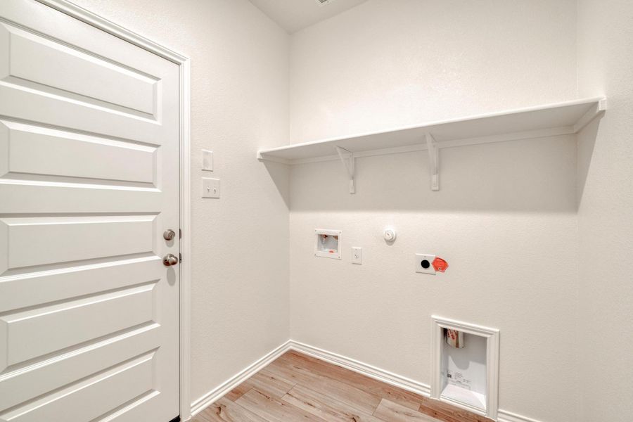 Spacious, unfurnished interior of a new home in River Bluff, Leander (Image 25). Spacious, unfurnished interior of a new home in River Bluff, Leander (Image 25).