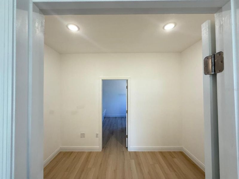 Spacious, unfurnished interior of a new home in , Ocala (Image 12).