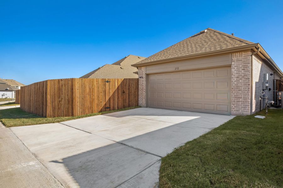 Exterior details and patio area of a home in Edgewater, Fate (Image 21).