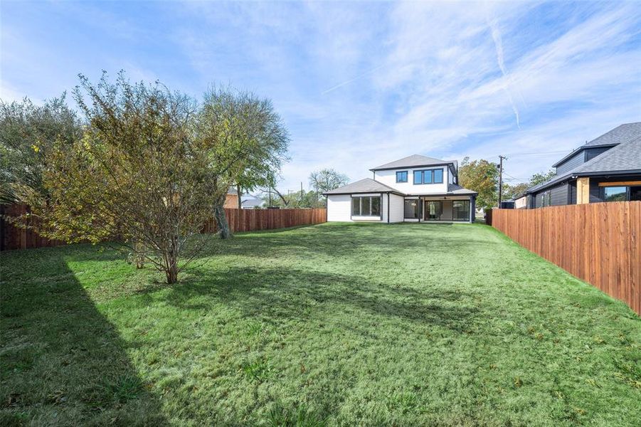 Exterior details and patio area of a home in , Roanoke (Image 2).