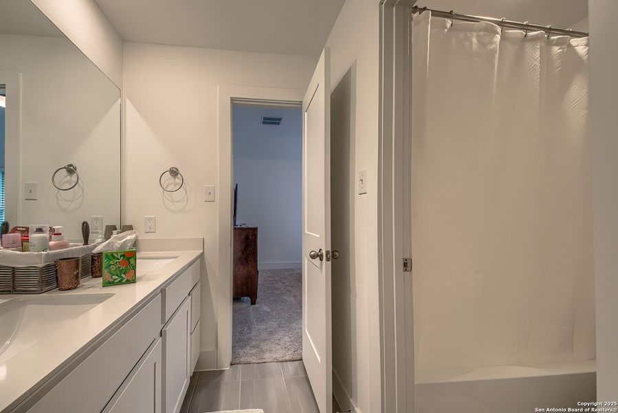 Furnished interior view inside a new home in Regent Park, Boerne (Image 7).
