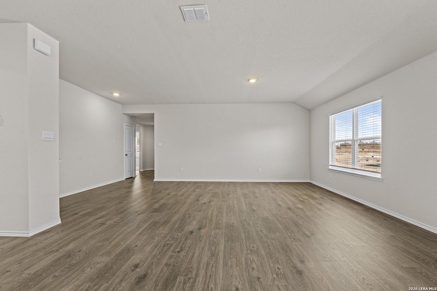 Spacious, unfurnished interior of a new home in High Garden, Comfort (Image 14).