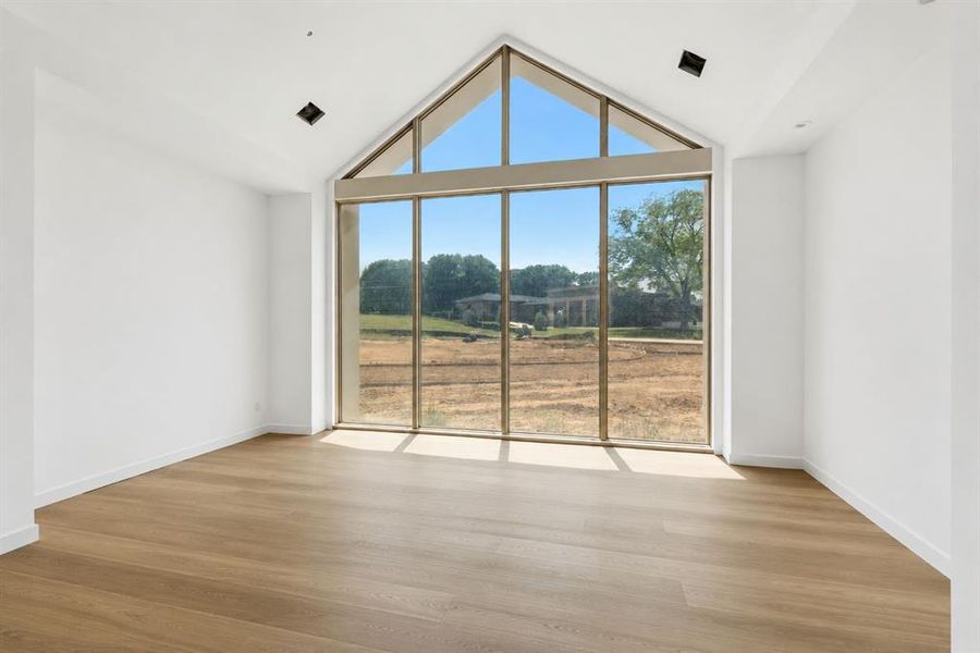 Spacious, unfurnished interior of a new home in , Bartonville (Image 5).