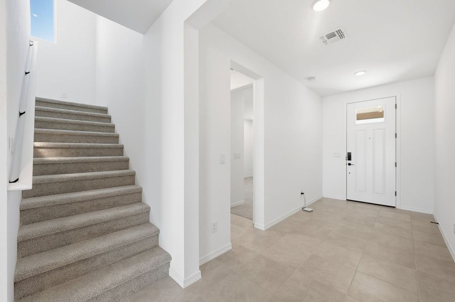 Spacious, unfurnished interior of a new home in Tyler Ranch, Buckeye (Image 10).