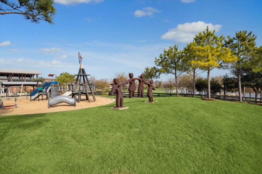 Harvest Green makes outdoor fun part of everyday life with playful neighborhood parks, open green space, trails, lakes & gathering spots woven throughout the community. It’s the kind of place where fresh air, recreation & a true neighborhood feel are always close to home.