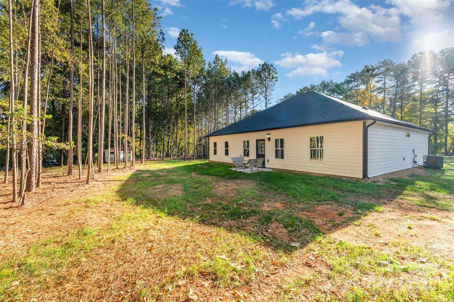 Exterior details and patio area of a home in , Gastonia (Image 4).