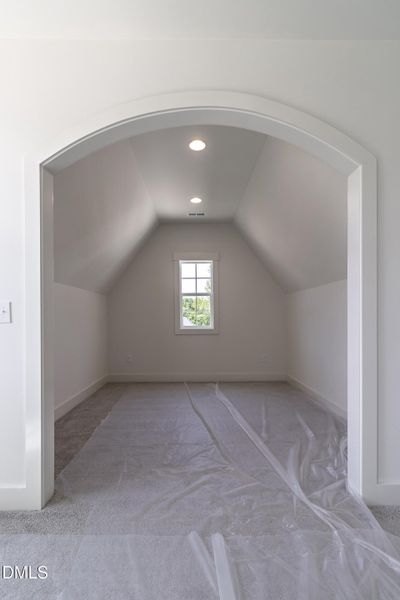300_MEADOW_WALK_DR_INTERIOR_56