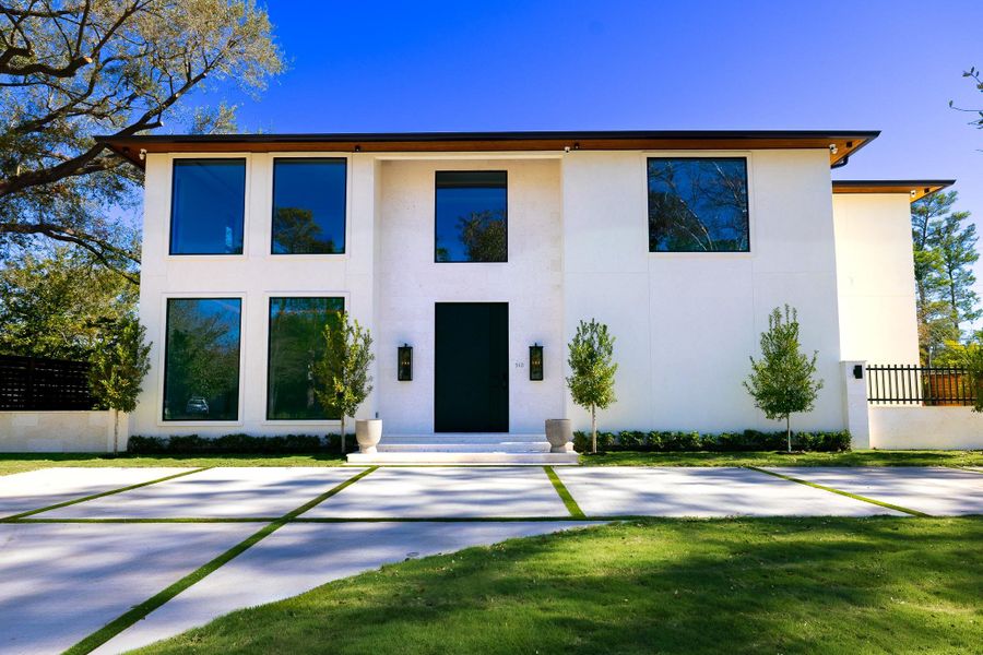 Daylight front elevation with manicured landscaping and modern façade. Daylight front elevation with manicured landscaping and modern façade.