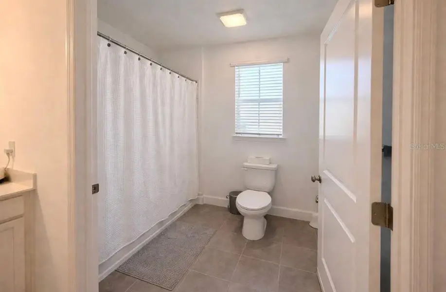 Furnished interior view inside a new home in , Winter Garden (Image 9).