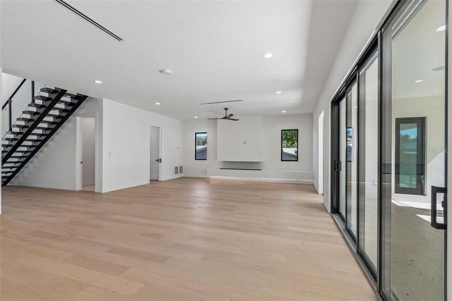 Spacious, unfurnished interior of a new home in , Tampa (Image 57).