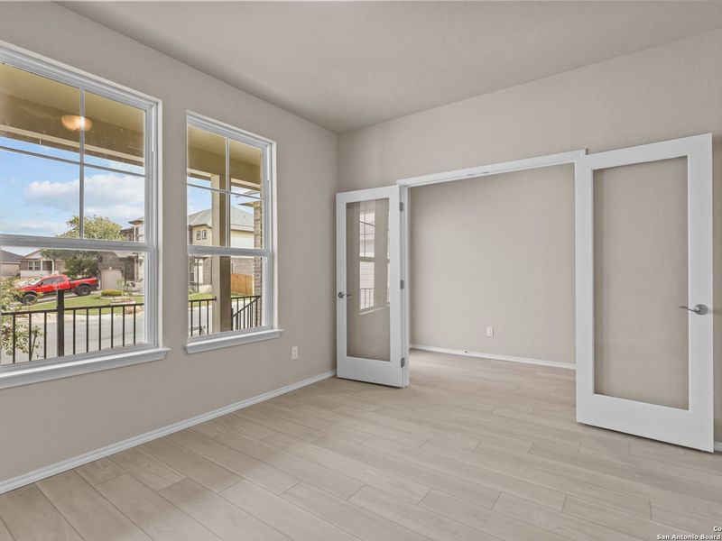 Spacious, unfurnished interior of a new home in Royal Crest, San Antonio (Image 17).