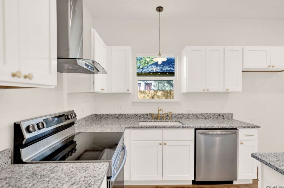Furnished interior view inside a new home in , Hondo (Image 7).