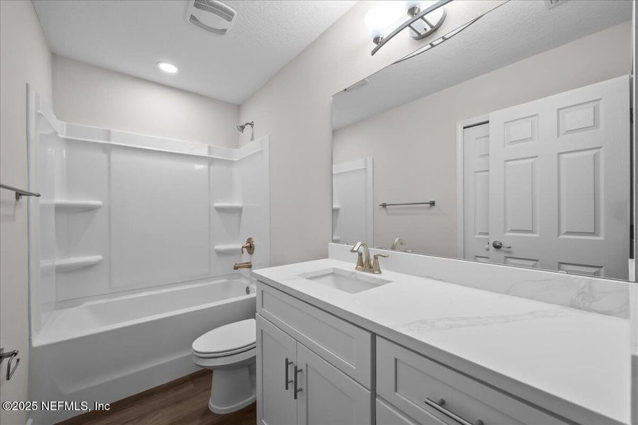 Furnished interior view inside a new home in , Palatka (Image 6).