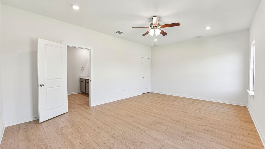 Spacious, unfurnished interior of a new home in Monarch Ranch, Manor (Image 27).