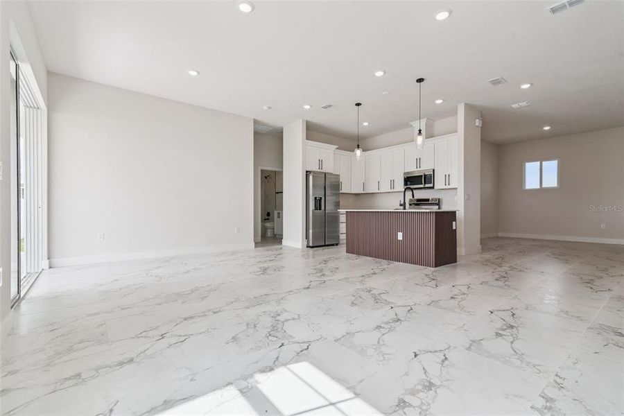 Spacious, unfurnished interior of a new home in , Belleview (Image 30).