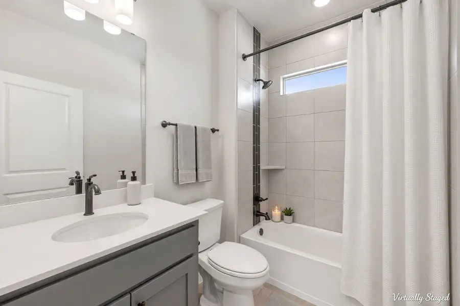 Furnished interior view inside a new home in Cottonwood Creek, Rowlett (Image 11).