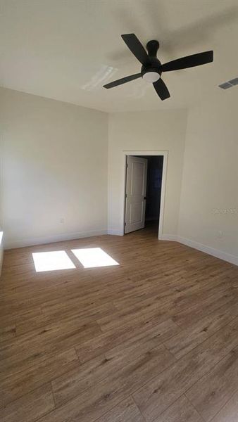 Spacious, unfurnished interior of a new home in , Port Charlotte (Image 13).