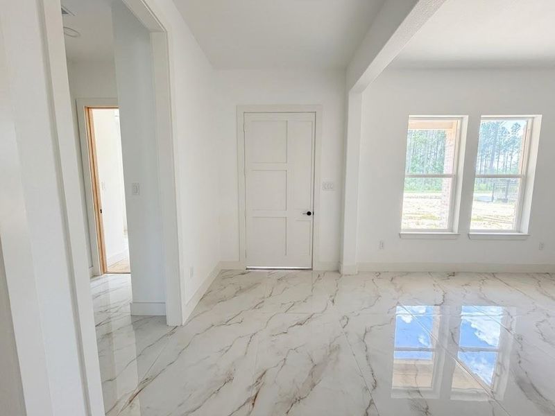 Spacious, unfurnished interior of a new home in , Dayton (Image 6).