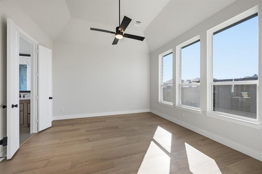 Spacious, unfurnished interior of a new home in Star Trail, Prosper (Image 17).