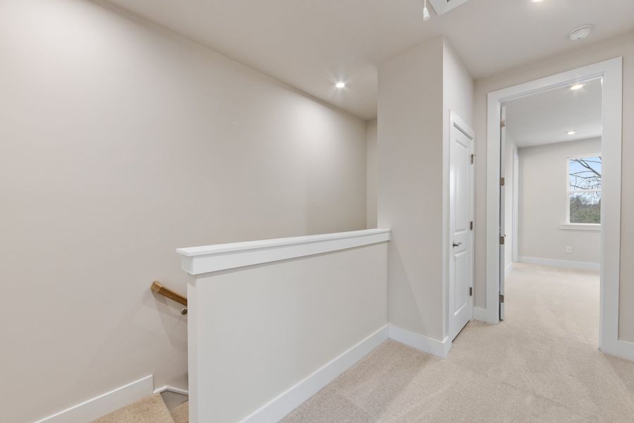 Spacious, unfurnished interior of a new home in Context at Oakhurst, Charlotte (Image 31). Spacious, unfurnished interior of a new home in Context at Oakhurst, Charlotte (Image 31).