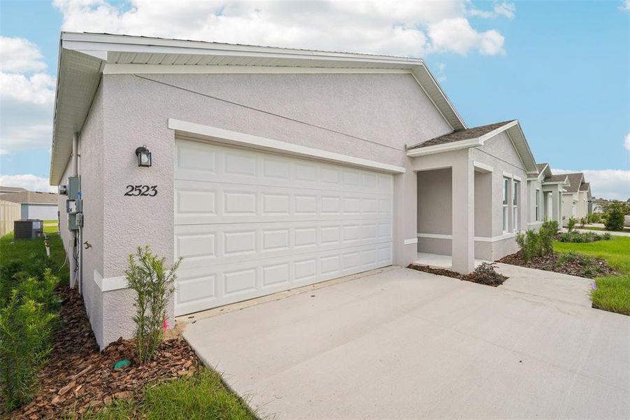Exterior details and patio area of a home in West Oak, Ocala (Image 3). Exterior details and patio area of a home in West Oak, Ocala (Image 3).