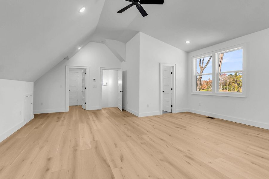 Spacious, unfurnished interior of a new home in , Summerville (Image 43).