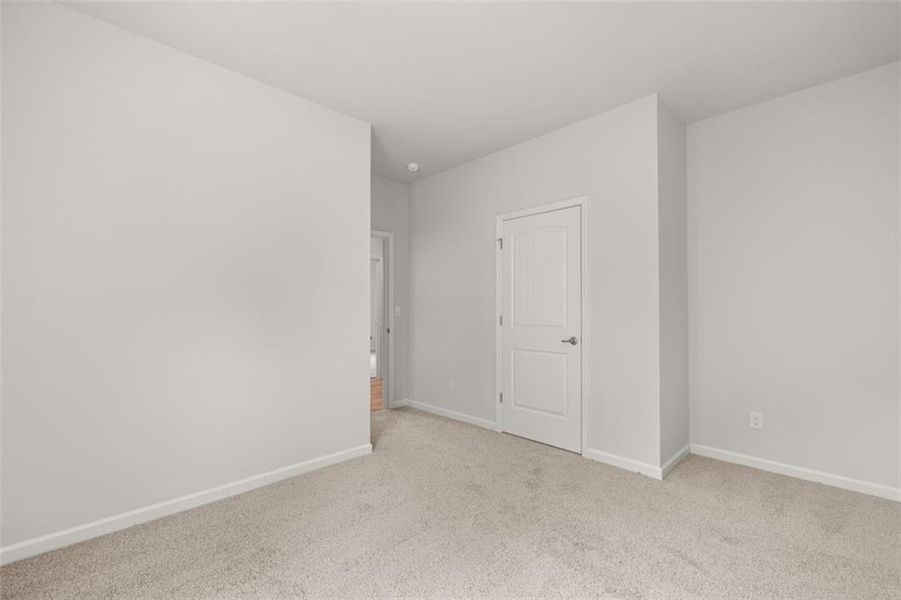 Spacious, unfurnished interior of a new home in Fairway 17 at Mirror Lake, Villa Rica (Image 18). Spacious, unfurnished interior of a new home in Fairway 17 at Mirror Lake, Villa Rica (Image 18).