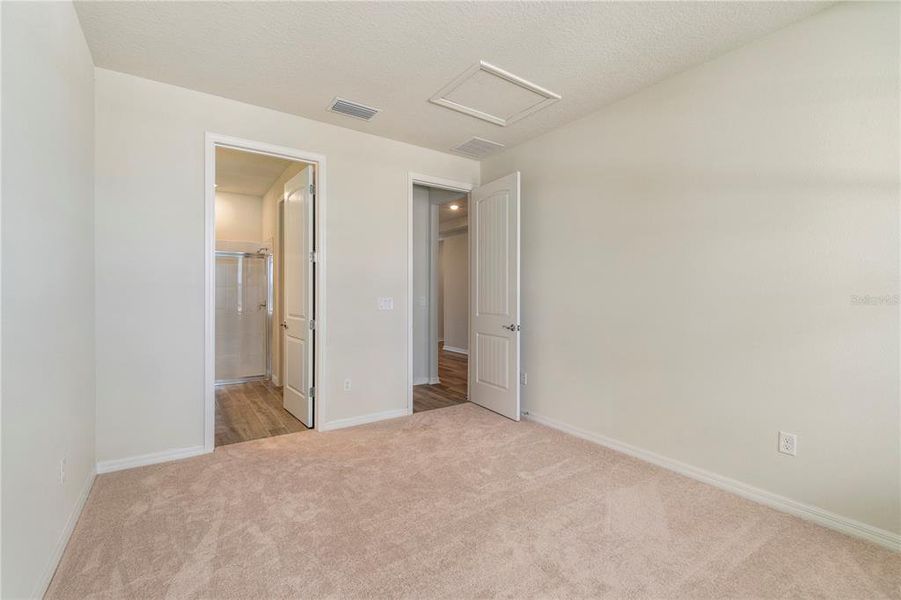 Spacious, unfurnished interior of a new home in , Orlando (Image 26).