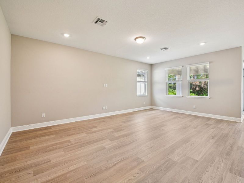 Spacious, unfurnished interior of a new home in Ridgehaven - Signature Series, Ormond Beach (Image 9).