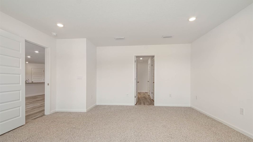 Spacious, unfurnished interior of a new home in Ashton Park Phase III, Freeport (Image 7).