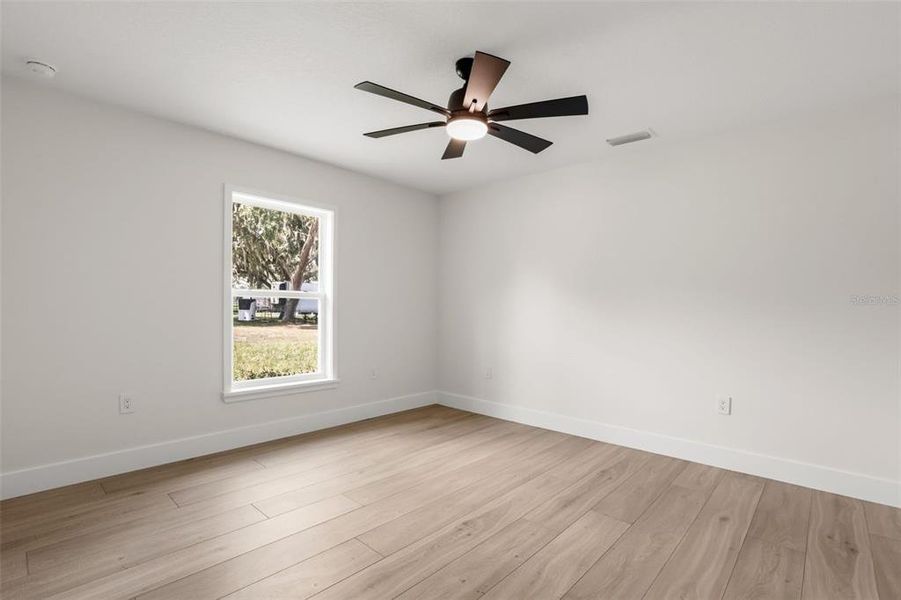 Spacious, unfurnished interior of a new home in , Umatilla (Image 25).