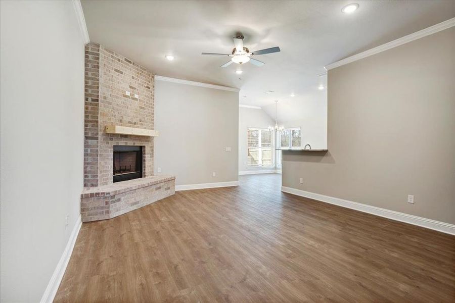 Spacious, unfurnished interior of a new home in , Sherman (Image 23).