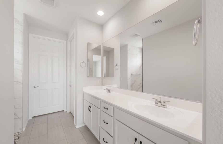Furnished interior view inside a new home in Sun City Anthem at Merrill Ranch, Florence (Image 11).