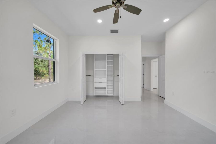 Spacious, unfurnished interior of a new home in , Lehigh Acres (Image 35).