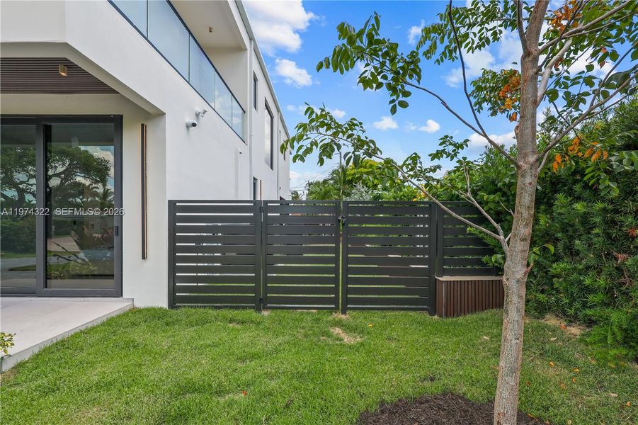 Exterior details and patio area of a home in , Fort Lauderdale (Image 25).